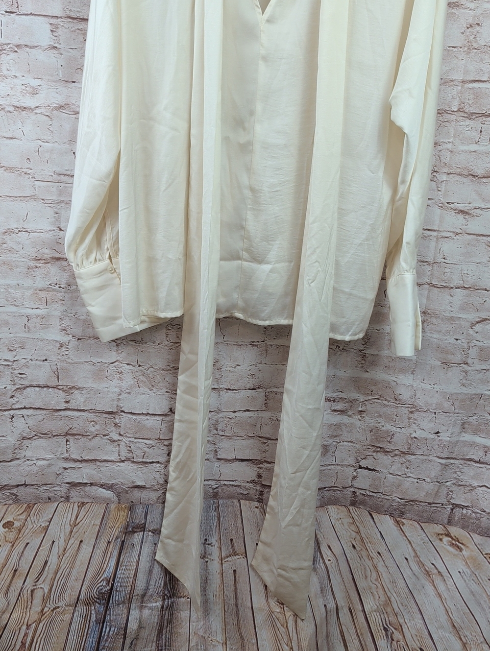 Banana Republic Cream Tie-Neck Blouse Large New Nwt - Picture 2 of 6